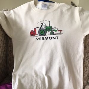 Cute kid Vermont cow on tractor quality T-shirt
